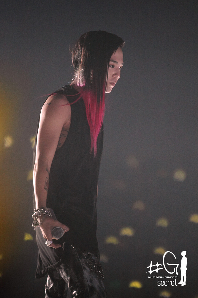 gdragonhq:  120302 bigshow (day 1) [hq]© number-gd 