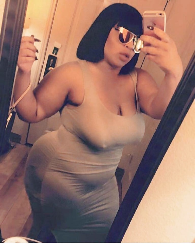 footlong773:  Let em hang, no bra🍍🍍👅