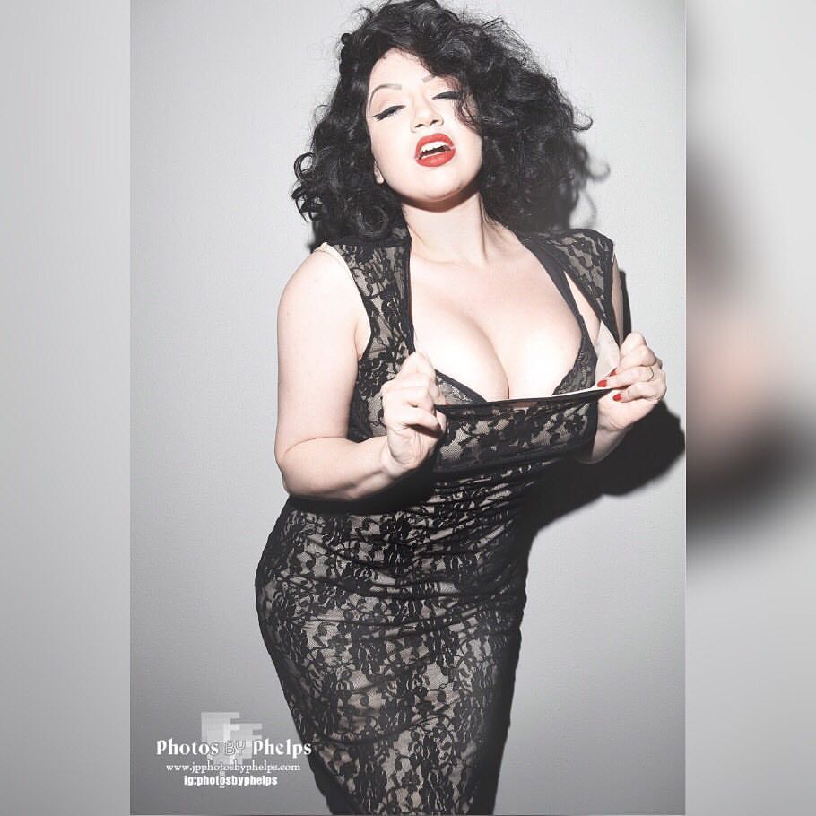 Lolita  @la.la.lolita an a mature version of peek a boob #sexxy #hourglass #photosbyphelps