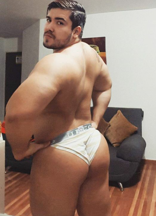 adictoalosculones:  Culototototote de André (juicy ass André)😲😳😍😈🍑👅🍆💦