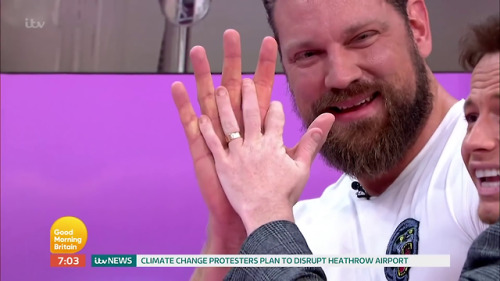 redpotions:jjsmithmg:The Dutch Giant Olivier Richters in Good Morning Britain show(2.18 mts/ 7′2″ ft