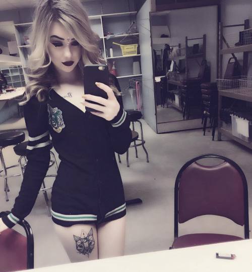 stripper-locker-room:  tesahjordin