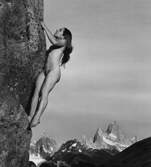 naktivated:  winters-summer-home:  Climbing nudes Dean Fidelman    Free climbing.