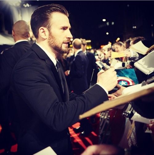 ramblingsofacuriousfangirl:Our two delicious men together in the same room.  Chris and Henry sandwich anyone?  Courtesy of @ bafta on Instagram.  Threesome, did you say?