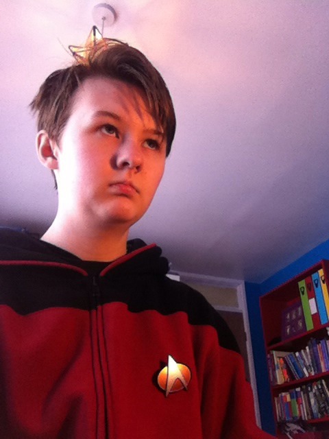 ichwilljeden:  asexualderekhale:  starbucksenterprise:  “omfg is that a next generation top? so you think picard is better than kirk? wow loser kirk is way better!”   “what, really? you like the reboot? you’re not a trUE fan omfg i