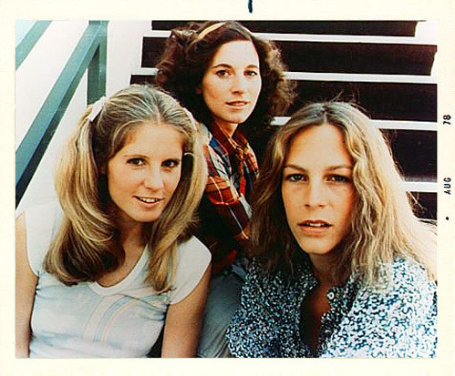 trash-fuckyou:P.J. Soles, Nancy Kyes and Jamie Lee Curtis on the set of HALLOWEEN
