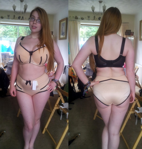 brasandbodyimage:The Parfait Charlotte bra in Peach/Black. I’ve wanted this set for so long!Review [