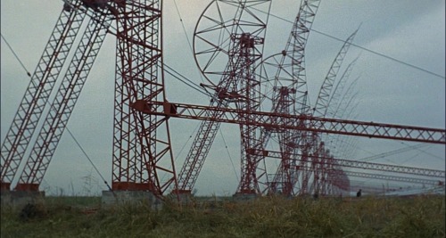 ultrafabius:Industrial landscapes in “Il Deserto Rosso” (Red Desert) - 1964