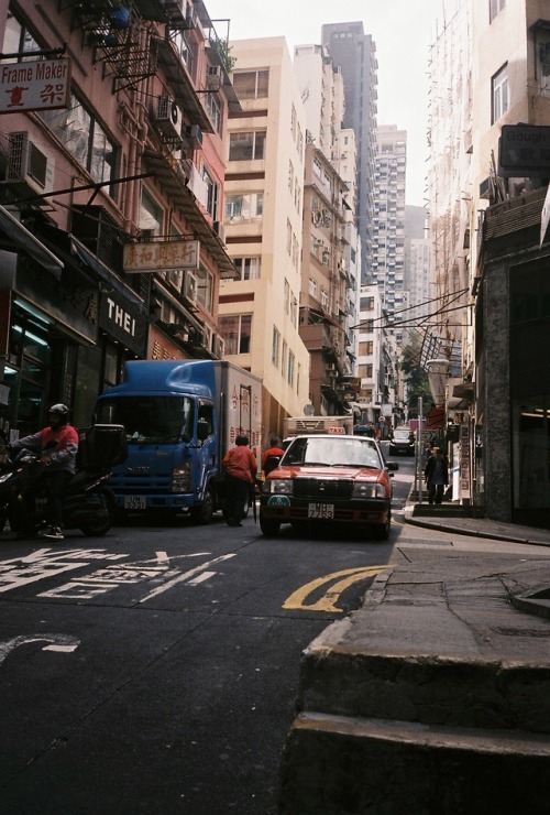 City scenes in HK can be fun for a tourist on a weeks vacatn but will probably be draining for island souls in the long run. :( Though this time around, instead of being overwhelmed by countless of tourists in shopping districts, we found spaces with...