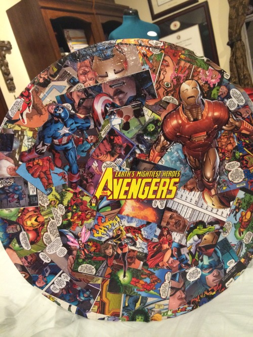 everybodyilovedies:Comic book table: done! \o/ I accidentally bought a double copy of Avengers vol