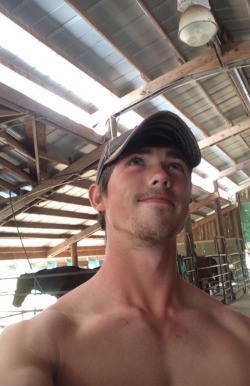 mystraightfriend:  caughtjerking:  I find Blake super sexy. He is only 18, 5'10 and has gorgeous eyes. He likes working out and is all natural. One time he snapped very early and I asked him why he’s up already, then he showed me his super hard on.
