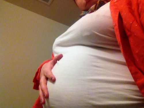 Porn photo chubbyaltchick:  My belly has never stuck