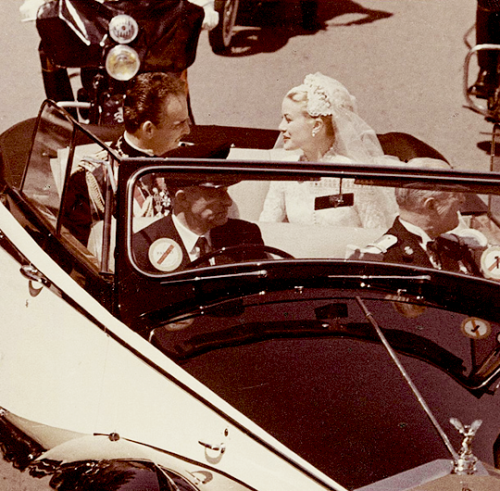 anythingandeverythingroyals: Prince Rainier and Princess Grace of Monaco on their wedding day. || Ap