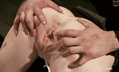 handcuffkingraid:  such a juicy pussy hole