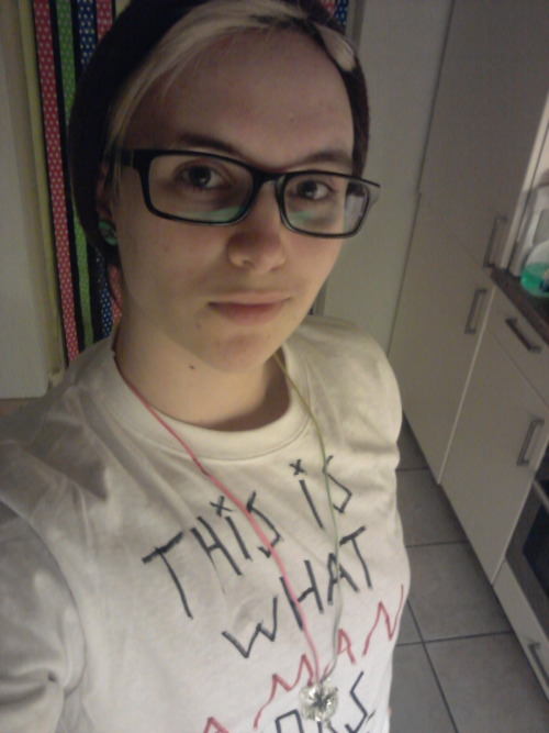 turtle-pride:“This is what a man looks like”Don’t ever just assume someones gender.#tdov #trans #nonbinary