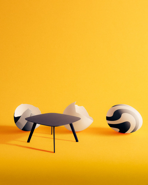  What an Easter egg: STUA Solapa table here in all black Fenix.SOLAPA: www.stua.com/design/solapaVia