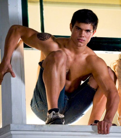 hotfamousmen:  Taylor Lautner