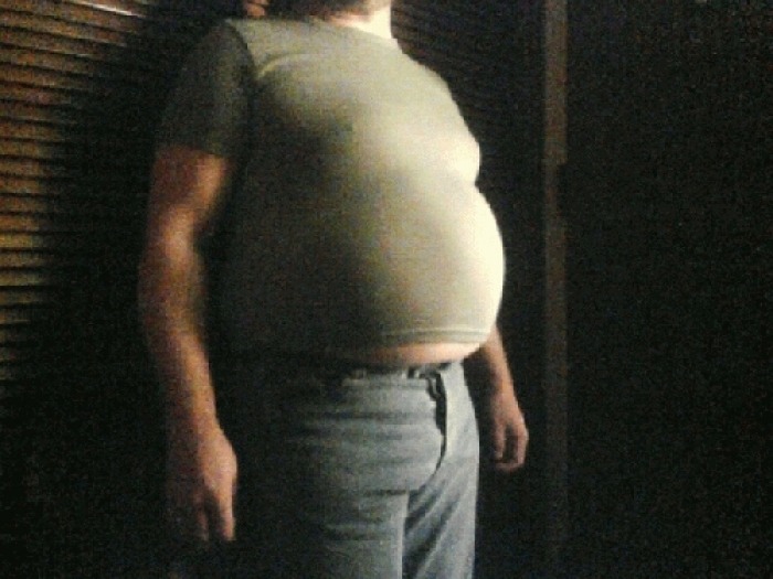 gutgrowingguy:  If you have a big ball belly like this I will fuck you on the spot.