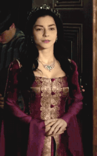 (Almost) Every Costume Per Episode + Nurbanu’s purple gown with gold detailing in 4x15