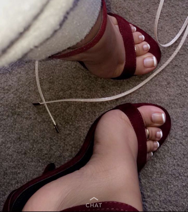 All pretty feet and soles