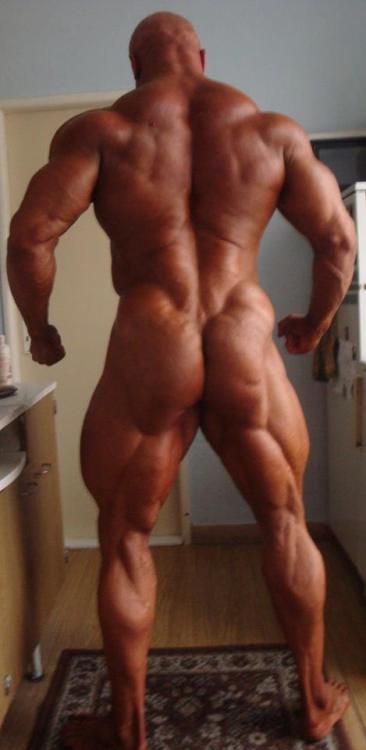 slickpenguin:  jaraslov paseka naked, after training glutes.  