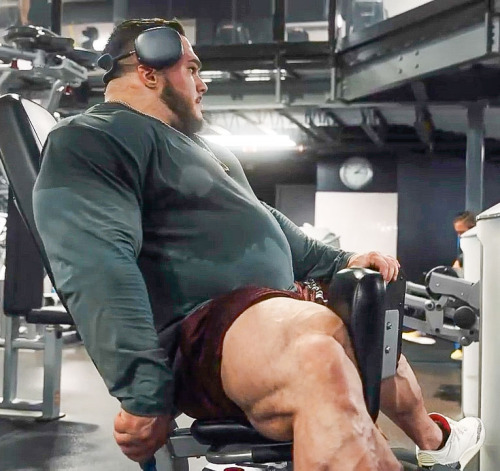 Stills From Nick Walkers Latest YT Video. Just Look At The Size Of That Roid Gut!