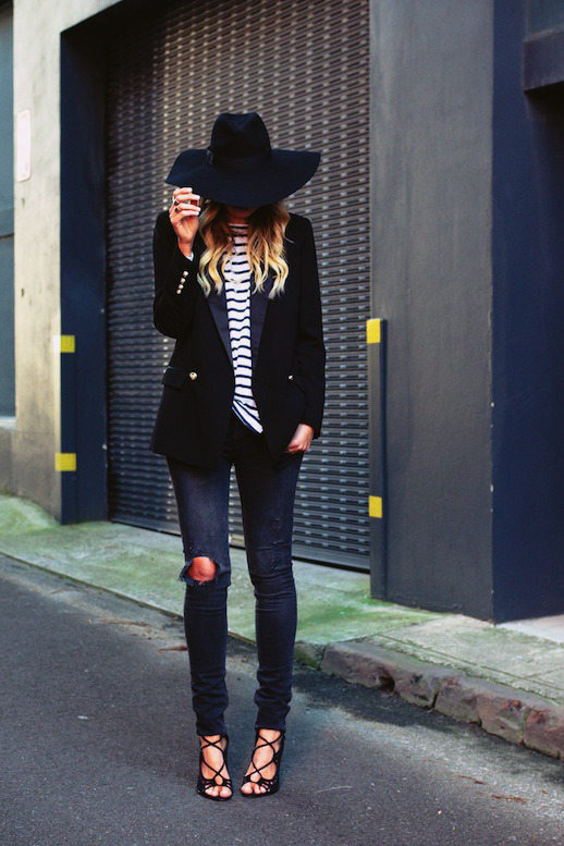 Black blazer with jeans outfits