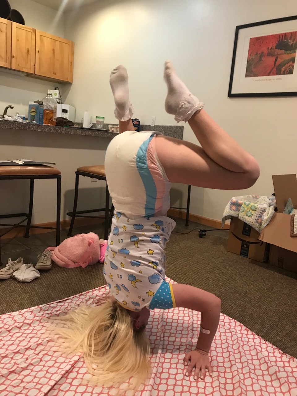 lilpuppybear:  Perfect baby balance. 