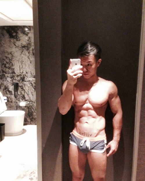 omgsgboytoy:  sgeyecandies:  Hottie from NUS  Omfg who is he?????