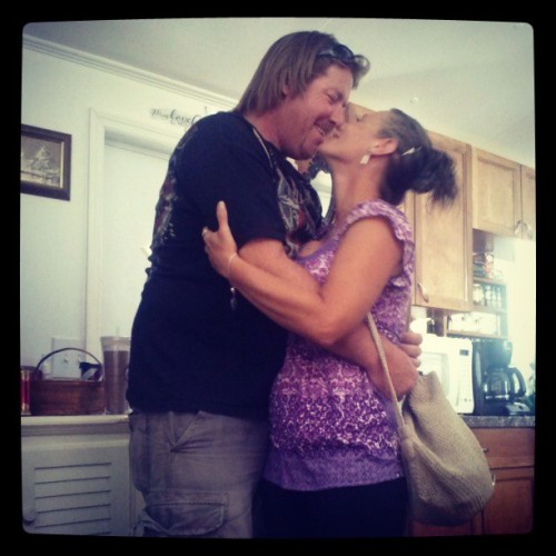 Mom and her hubby :-) how cute!! #cute #husbandandwife #Eskimokisses