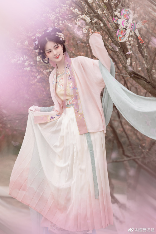 chinese hanfu by 瞳莞汉服