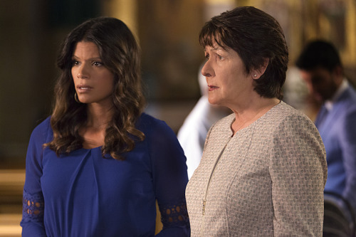 Watch a new Jane The Virgin TONIGHT at 9/8c! 