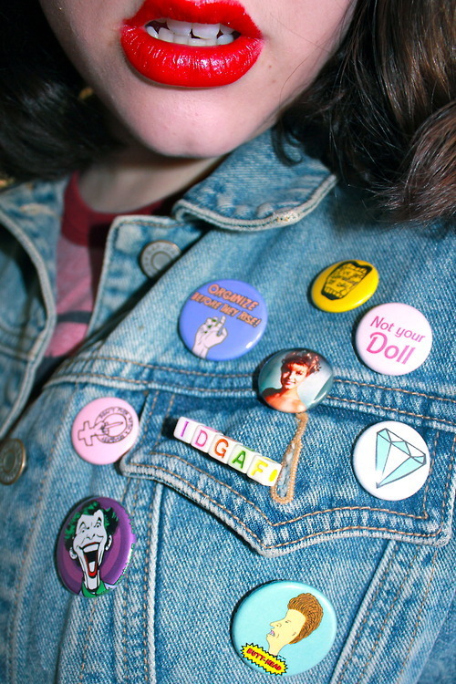 scattere-d:  under-a-r0ck:  acid-daisies:  ☠Grunge☠  hihi  my ask is always open 