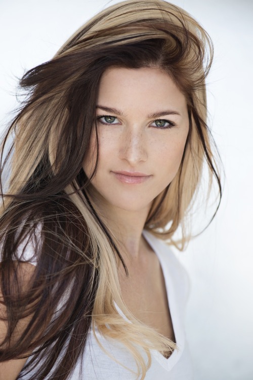 sexybandchicks:  Cassadee Pope.