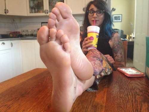 alt girl feet