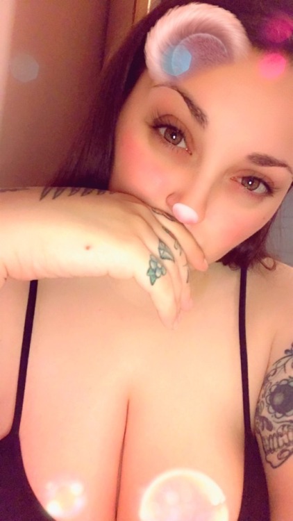 alissonsays:I post my face so infrequently now … so here’s my face (kinda)