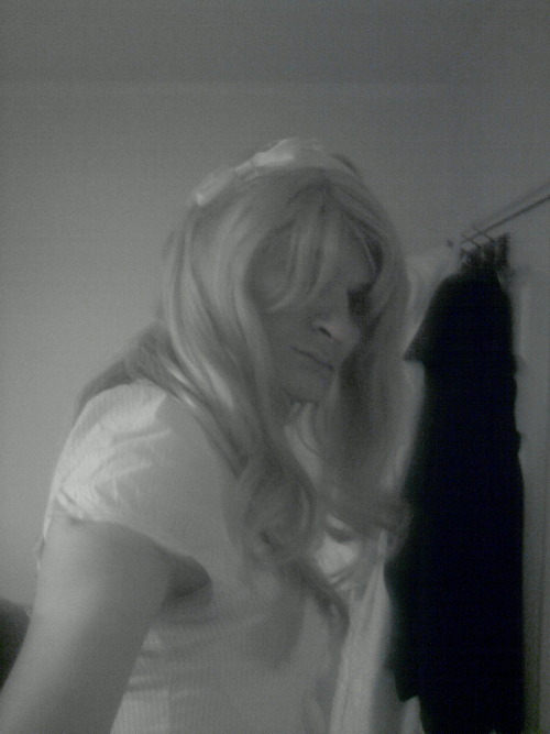 aimee-starr:  I’ve never been sure about these, just found them on my computer. I’m not sure i make a good blonde!