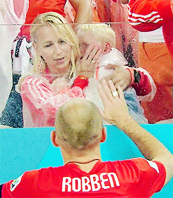 erlinghaaland:Arjen Robben’s son Luka Robben in tears after the penalty shootout