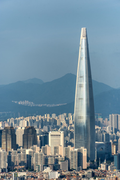 As you may be able to tell, Lotte Tower stands out a bit.