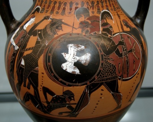 Heracles battles the three-bodied monster Geryon, whose cattle he has come to steal as part of his T