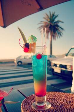 sadgirlsdostupidthings:  summer *-* on We Heart Ithttp://weheartit.com/entry/79738775/via/dazzleys 