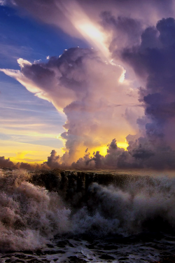 expressions-of-nature:  Thermonuclear Sunrise