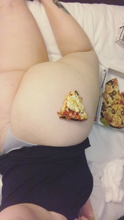 ceebootycakess:  pizza ? 🍕😛 porn pictures