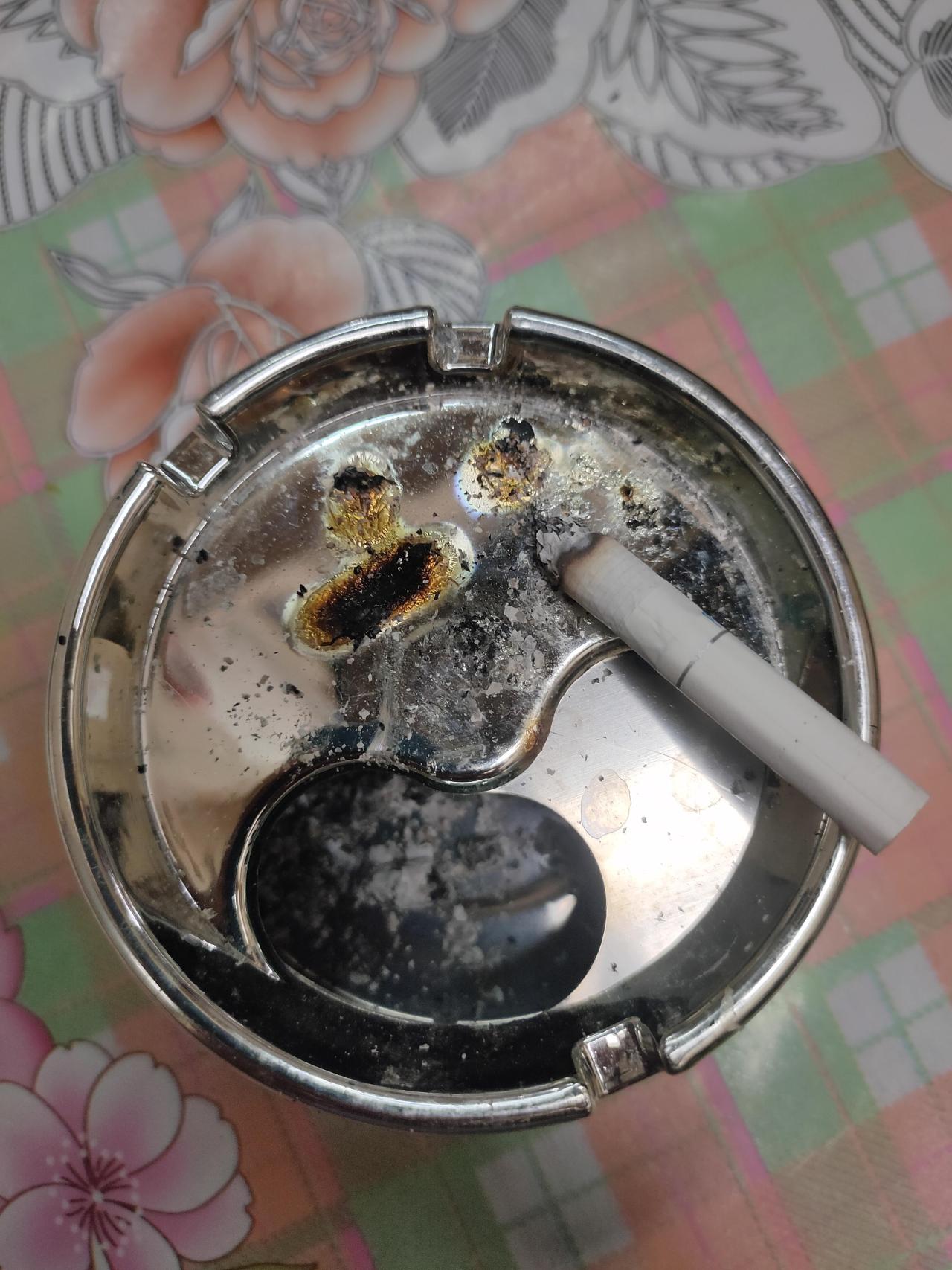 Ash tray made of plastic Source: CrappyDesign #design#LOL#funny