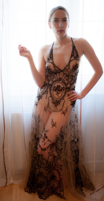 exclusivelyselectedlingerie:  thelingerieaddict:Lingerie Review: I.D. Sarrieri ‘La Naissance De Venus’ Gown ♥