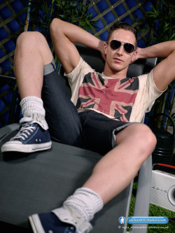 fortheloveofconverse:  Union Flag Guy!