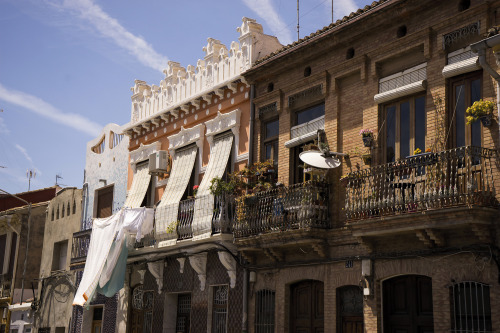 photos91:A typical street in the Cabanyal neighborhood of Valencia.