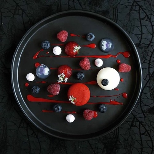 Creamcheese mousse &amp; berries. ✅ By - @lvin1stbite ✅ . #ChefsOfInstagram . www.ChefsOf.com
