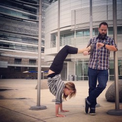 unsurpassable-urban-yoga:  Day 30 of #letsgetflexy When friends walk by while posing, they get thrown in as a prop! “Hurry up, I’m late for a meeting!” #handstandscorpion #strikeapose #urbanyoga #offthematyoga #officeyoga #yogainheels #yogachallenge