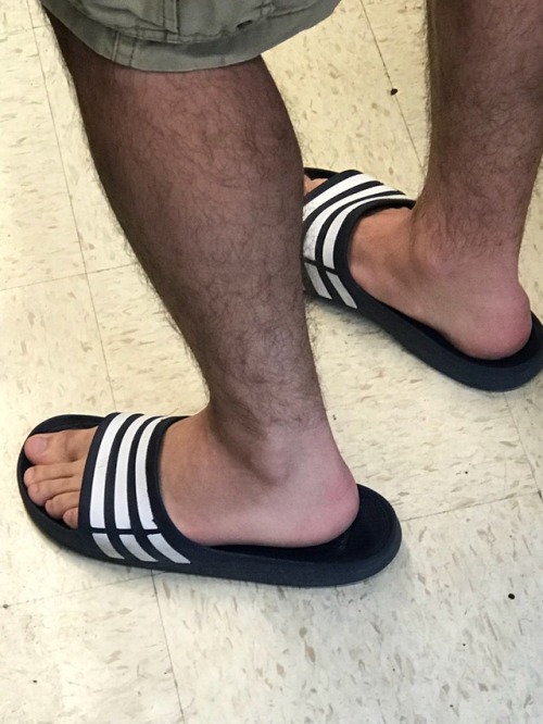 chicagofootlover: Cutie at Jewel with beautiful feet, great hairy legs and wearing my fave slides!